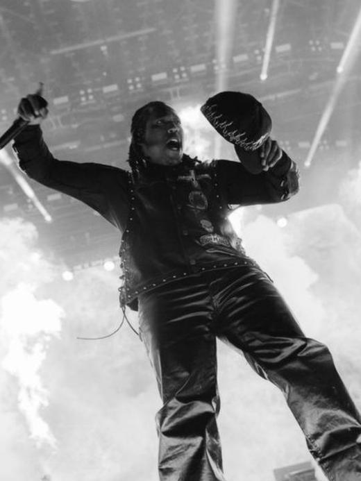 Don Toliver performing live